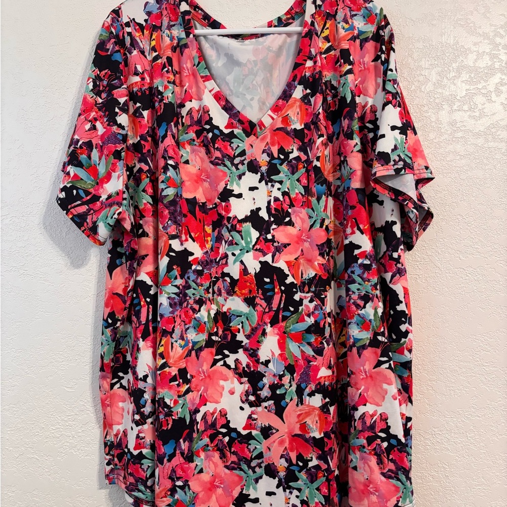 Floral V-Neck Women's Top in Coral Multi
